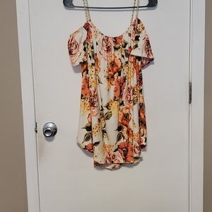 Summer shirt with chain straps.